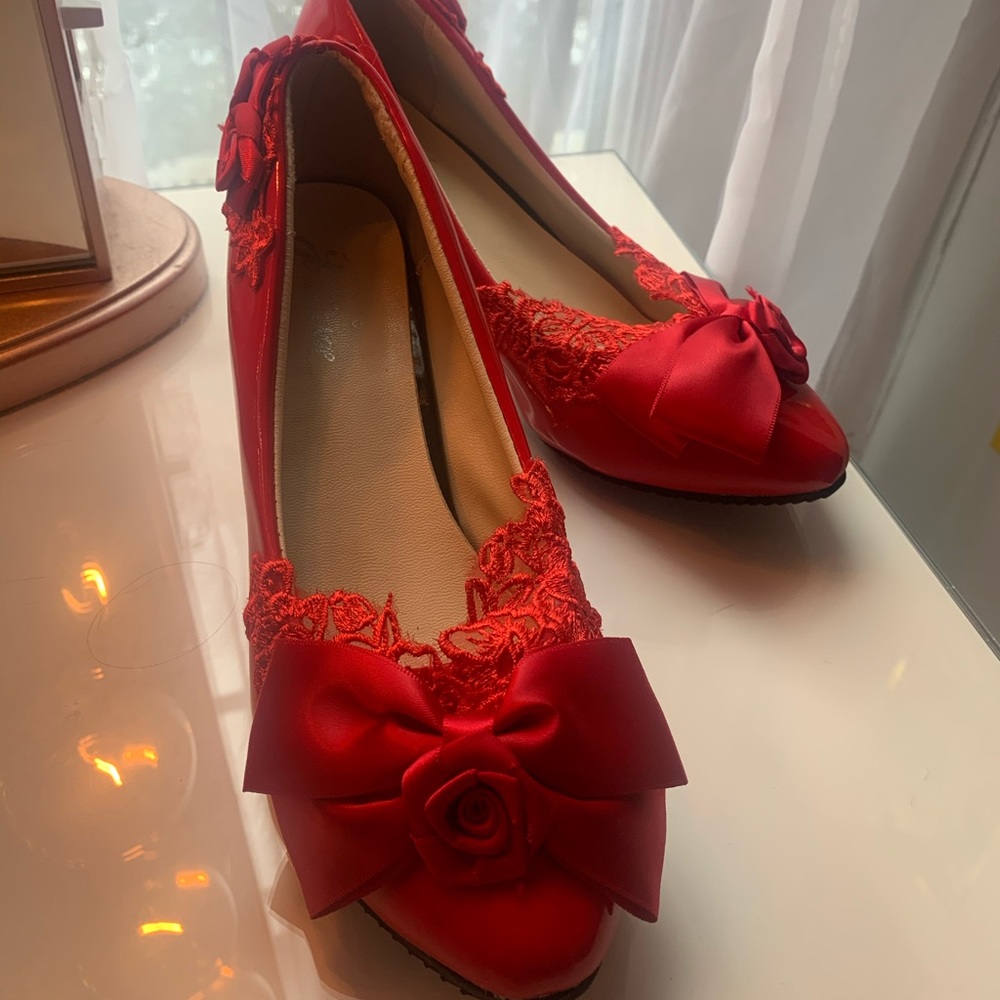 Vintage Red Rose Shoes Size 6
